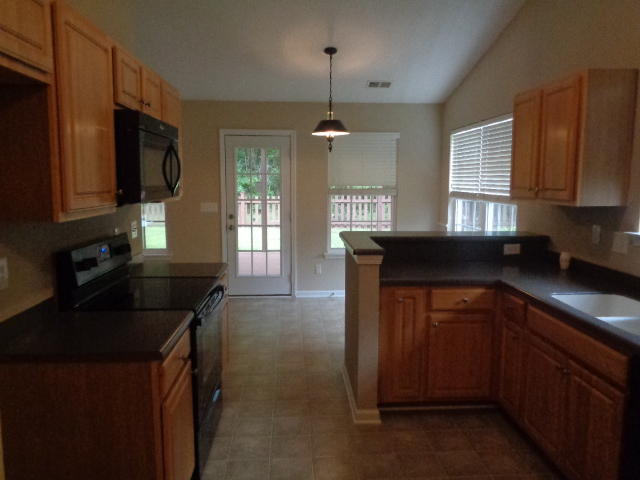 274 Westbrooke Road Summerville, SC 29486 - Photo 3 of 12 Kitchen