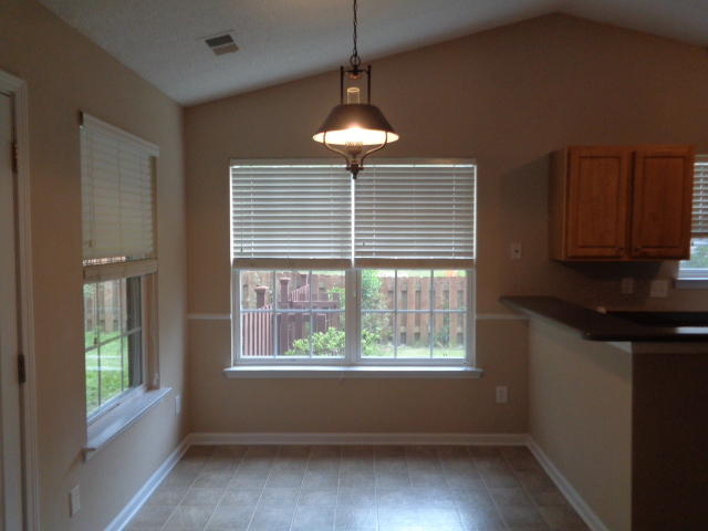 274 Westbrooke Road Summerville, SC 29486 - Photo 6 of 12 Dinette area