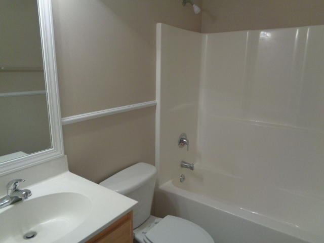 274 Westbrooke Road Summerville, SC 29486 - Photo 10 of 12 Hallway bath