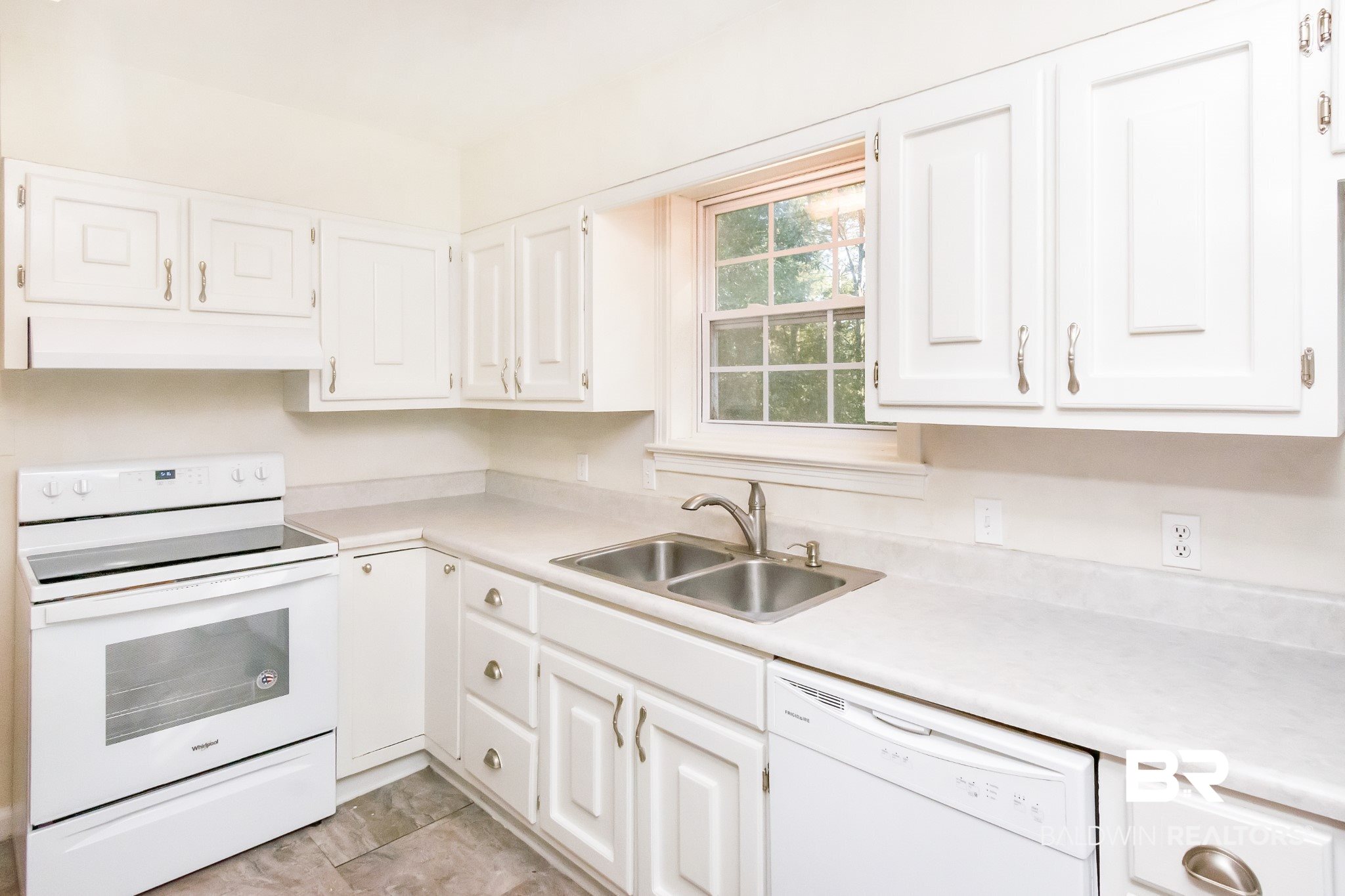 4023 Michael Boulevard Mobile, AL 36609 - Photo 3 of 31