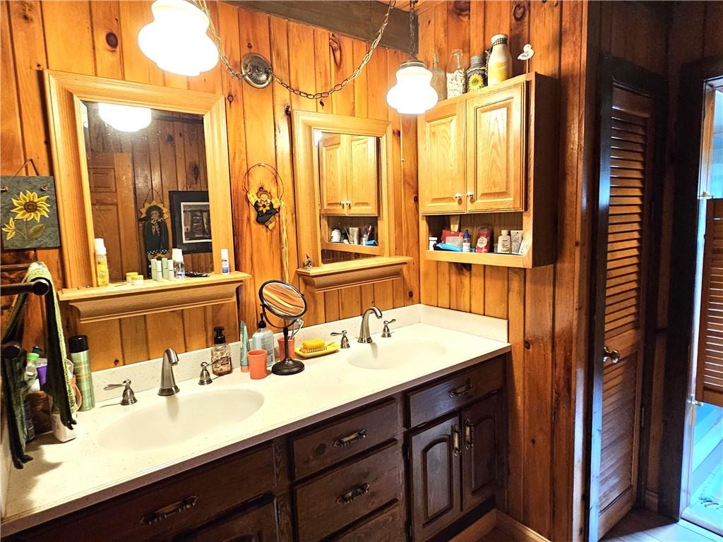 410 Sleepy Hollow Road Kittanning, PA 16201 - Photo 27 of 50 1st Floor Bathroom