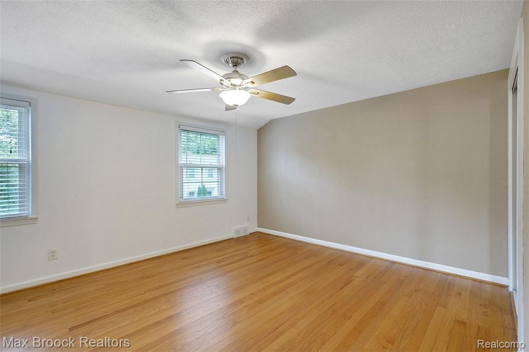 1652 Graefield Road Birmingham, MI 48009 - Photo 12 of 25 dsc03922-dsc03924.jpg