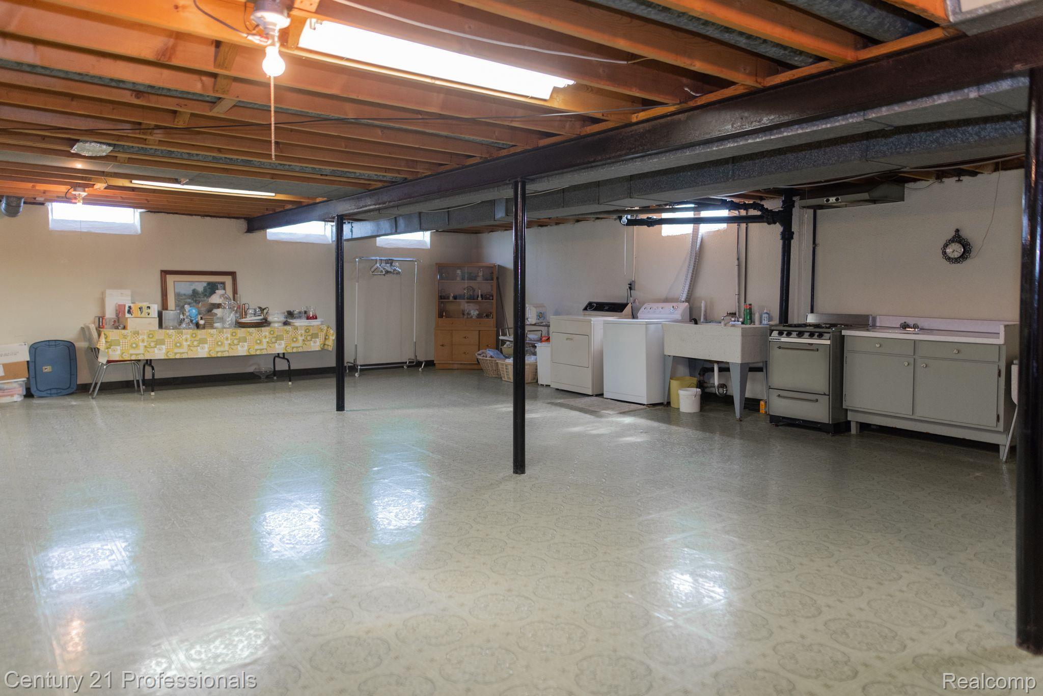 36135 Curtis Road Livonia, MI 48152 - Photo 28 of 30 Gallery Image 28
