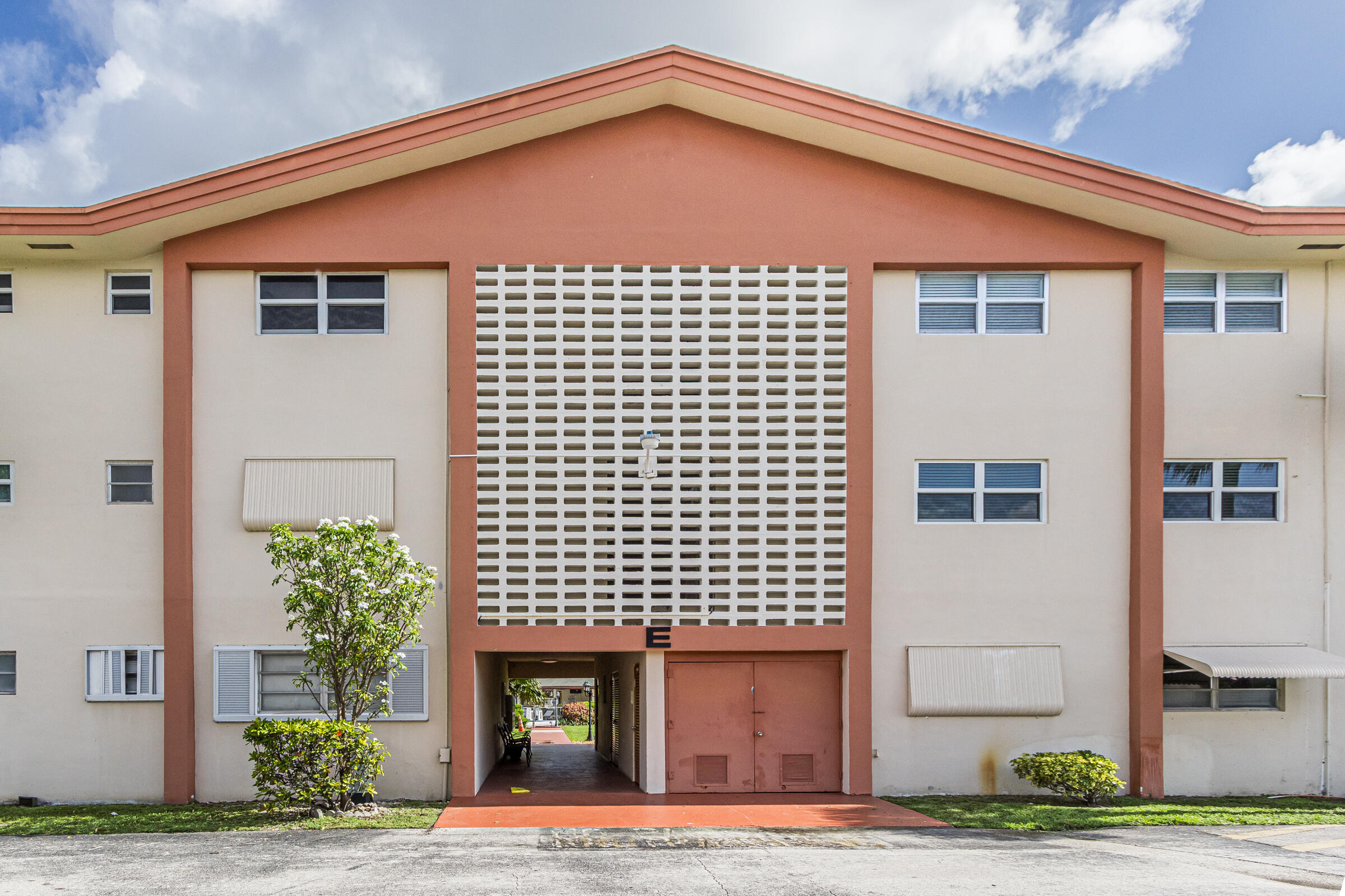 5300 Washington Street, Unit E208 Hollywood, FL 33021 - Photo 3 of 52 5300-35