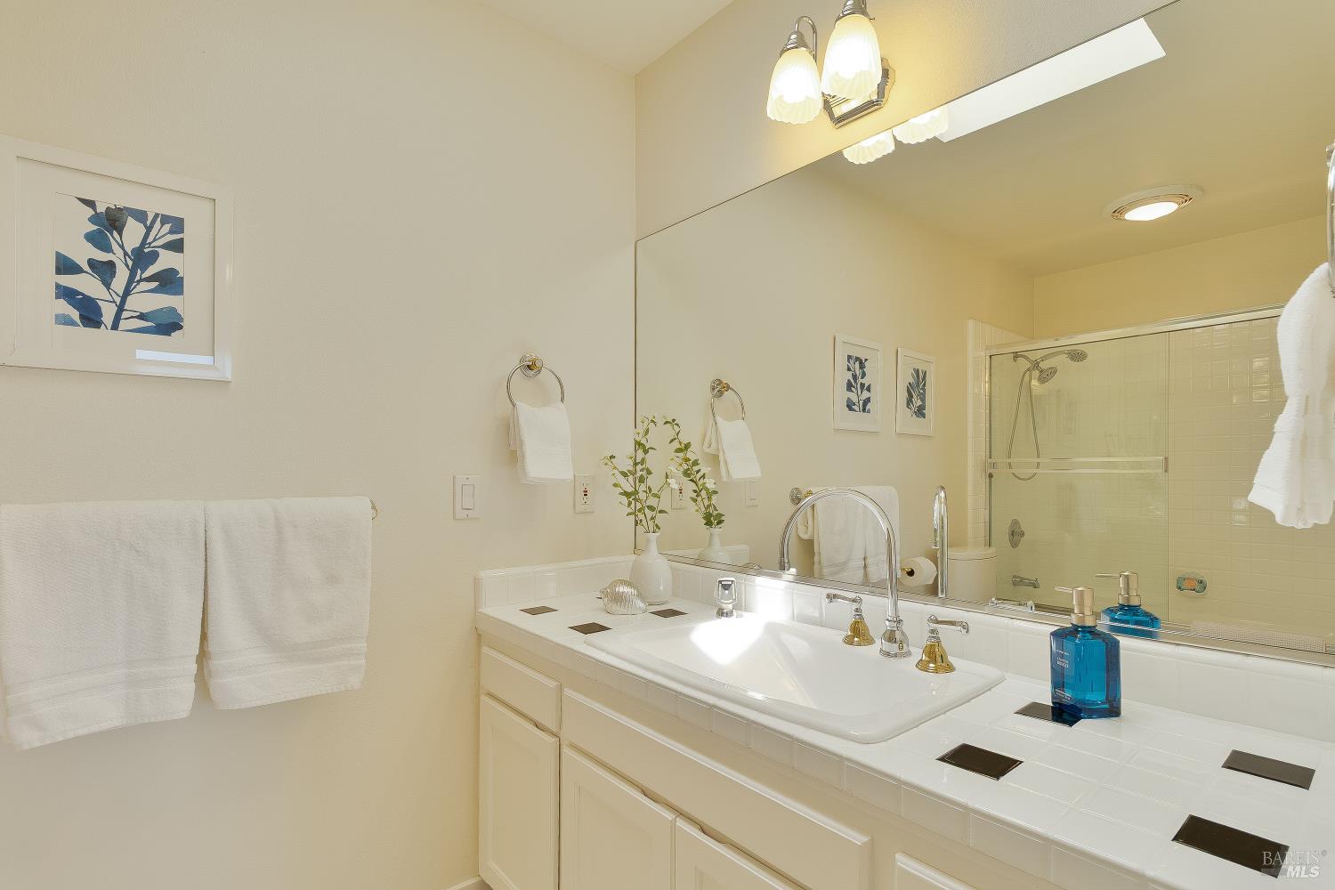 15 Ravine Way Novato, CA 94947 - Photo 34 of 48 Ensuite bathroom for bedroom 3
