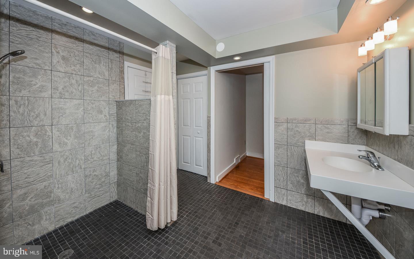 44 Bright Road Hatboro, PA 19040 - Photo 16 of 43 Handicap Bathroom