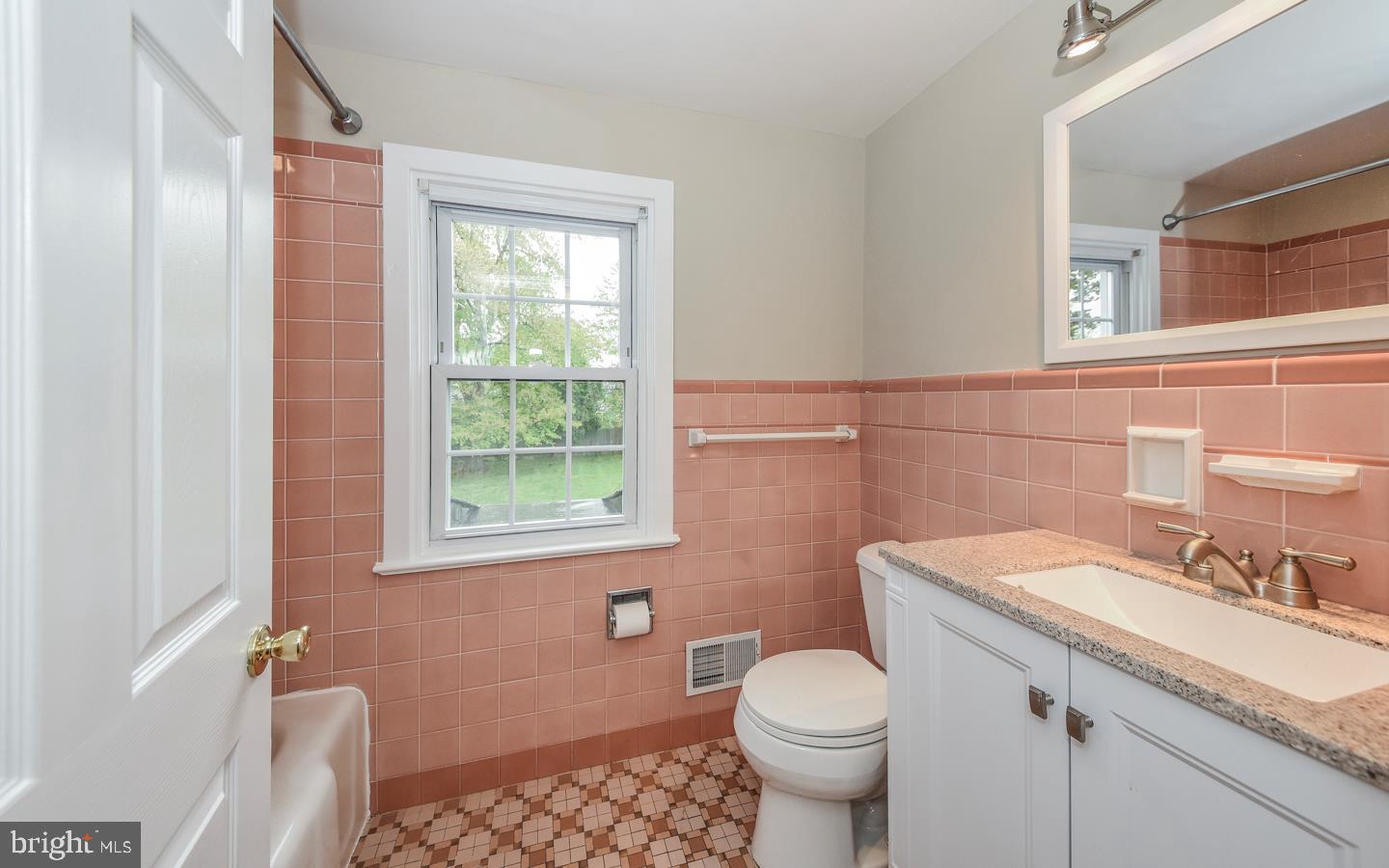 44 Bright Road Hatboro, PA 19040 - Photo 24 of 43 Main Bath