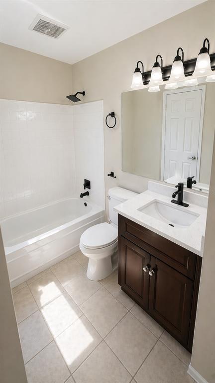 1695 Lee Road, Unit C206 Winter Park, FL 32789 - Photo 10 of 18 a bathroom with a sink and a mirror