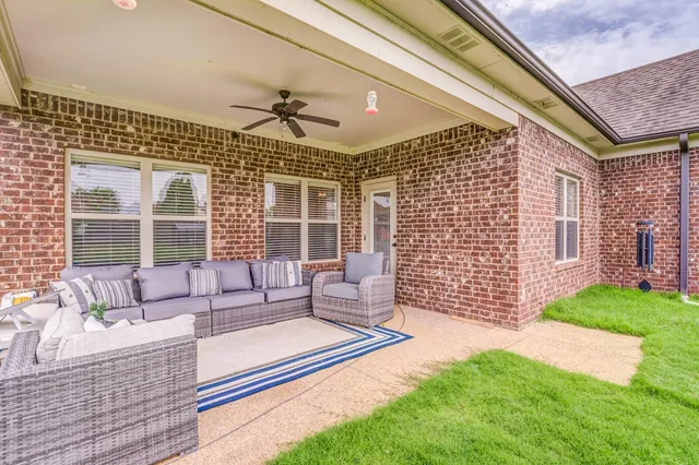 a house view with a outdoor space
