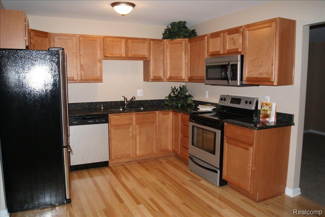 NEW KITCHEN W/ GRANITE