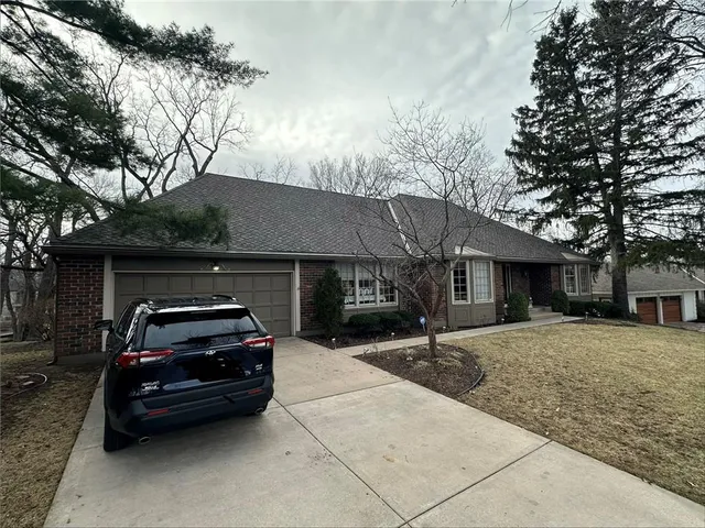 $700,000 | 12608 Cherokee Lane, Leawood, KS 66209
