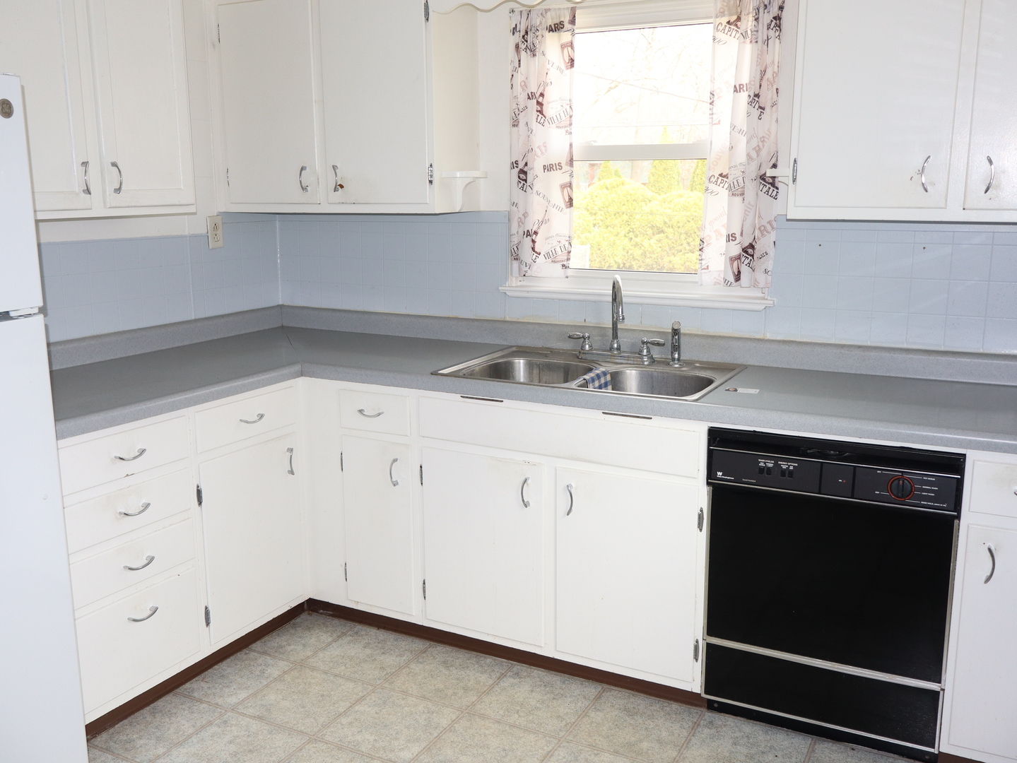 424 West Bluff Street Streator, IL 61364 - Photo 8 of 20 a kitchen with granite countertop white cabinets white appliances and a sink