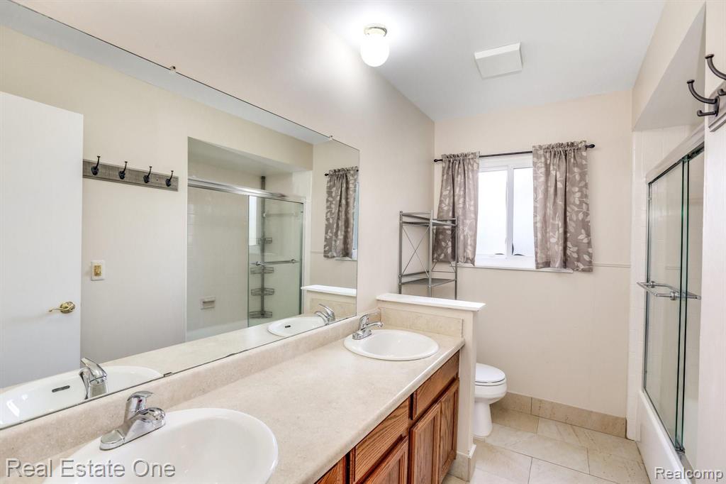 36733 West Seven Mile Road Livonia, MI 48152 - Photo 15 of 28