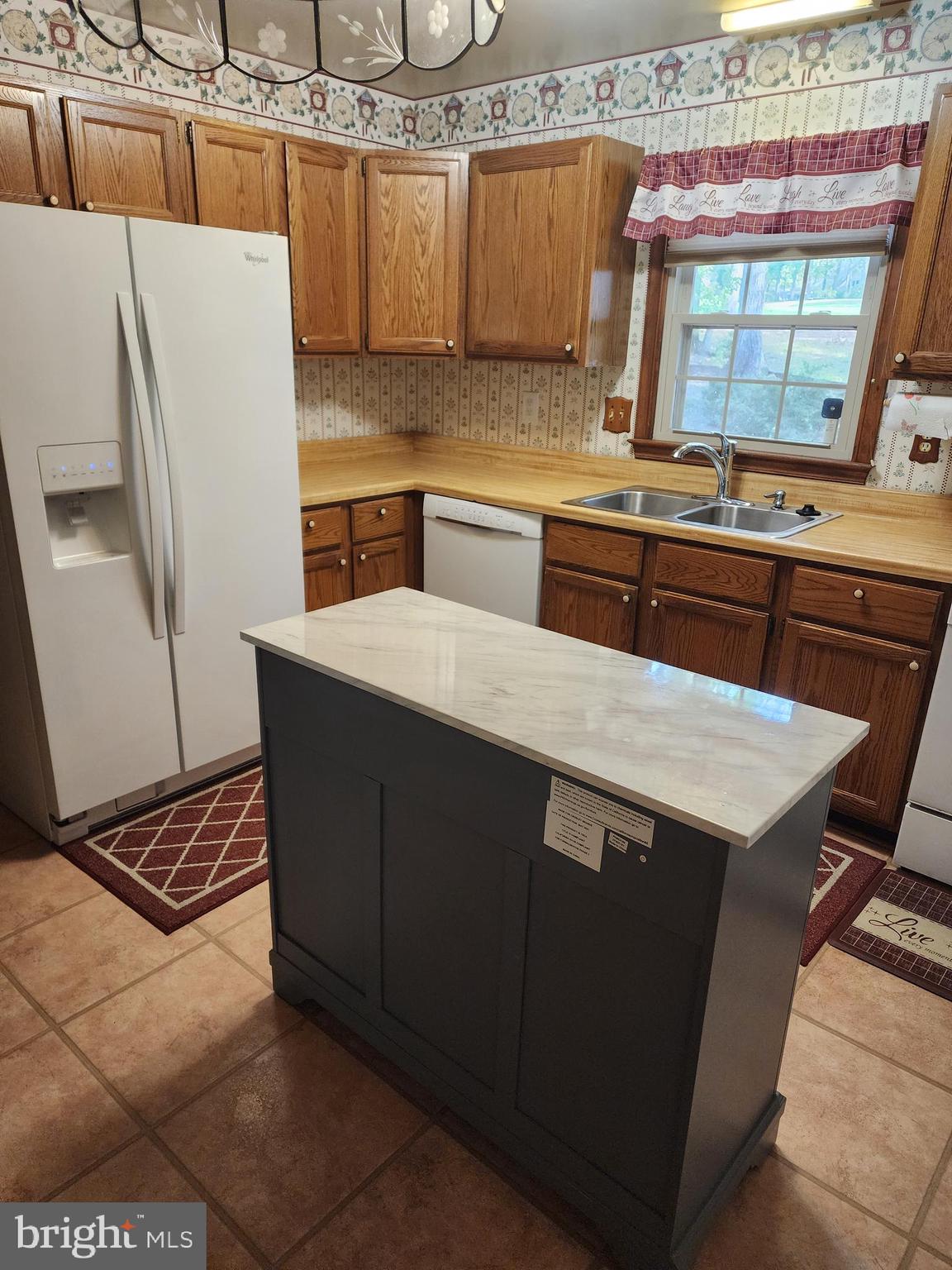 4202 Lakeview Parkway Locust Grove, VA 22508 - Photo 7 of 32 a kitchen with a sink a stove and a refrigerator