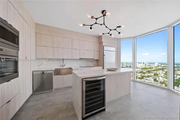 $3,500,000 | 300 South Pointe Drive, Unit 3604, Miami Beach, FL 33139