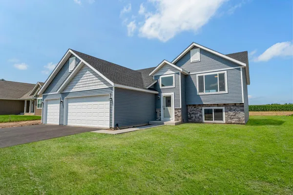 $439,950 | 106 Maple Court, Cannon Falls, MN 55009