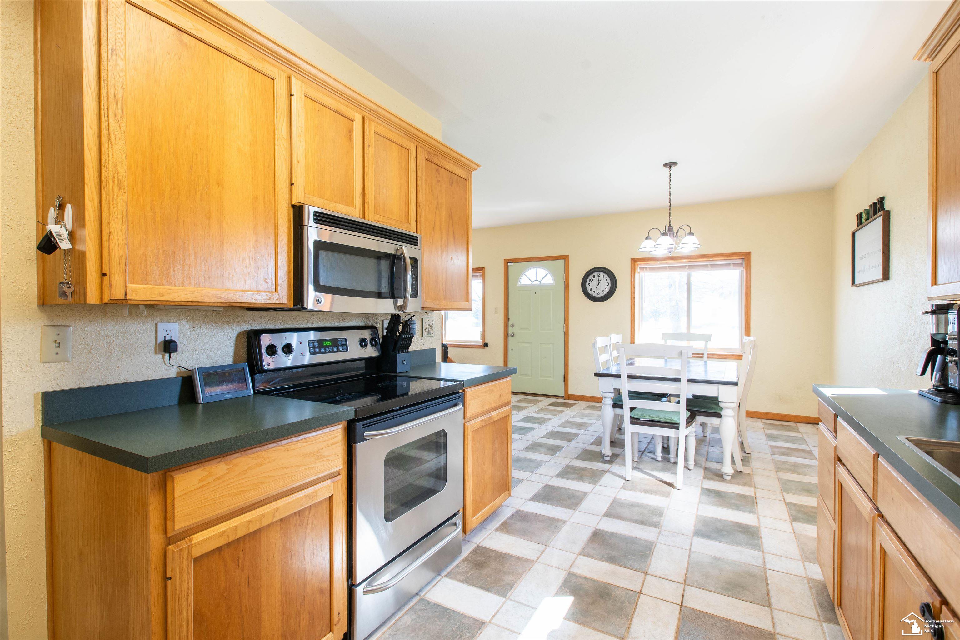 11585 Grafton Road Carleton, MI 48117 - Photo 19 of 79