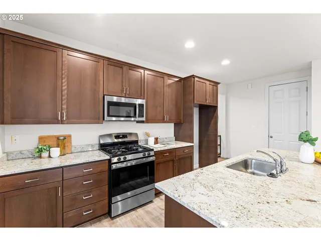 $575,000 | 1547 North River Alder Street, Canby, OR 97013