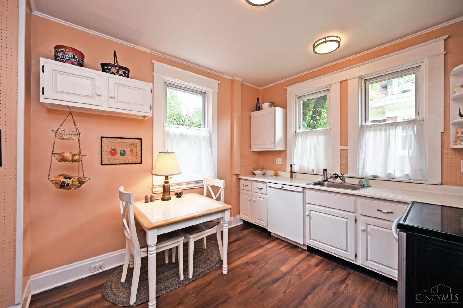 637 Riddle Road Cincinnati, OH 45220 - Photo 16 of 43 Gallery Image 16