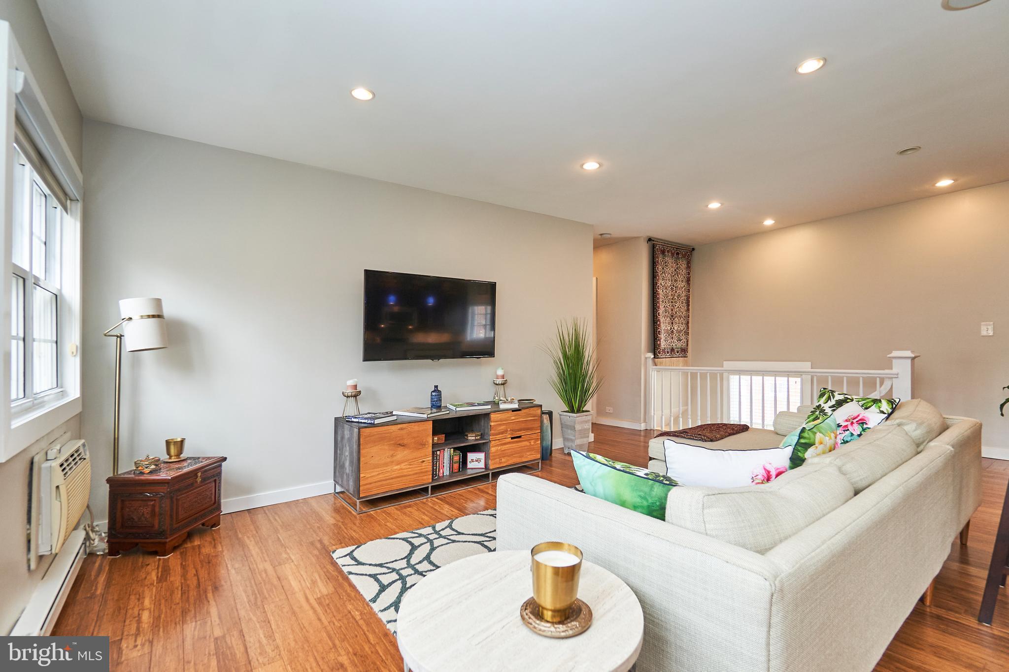 3642 Gunston Road Alexandria, VA 22302 - Photo 7 of 28 Living room