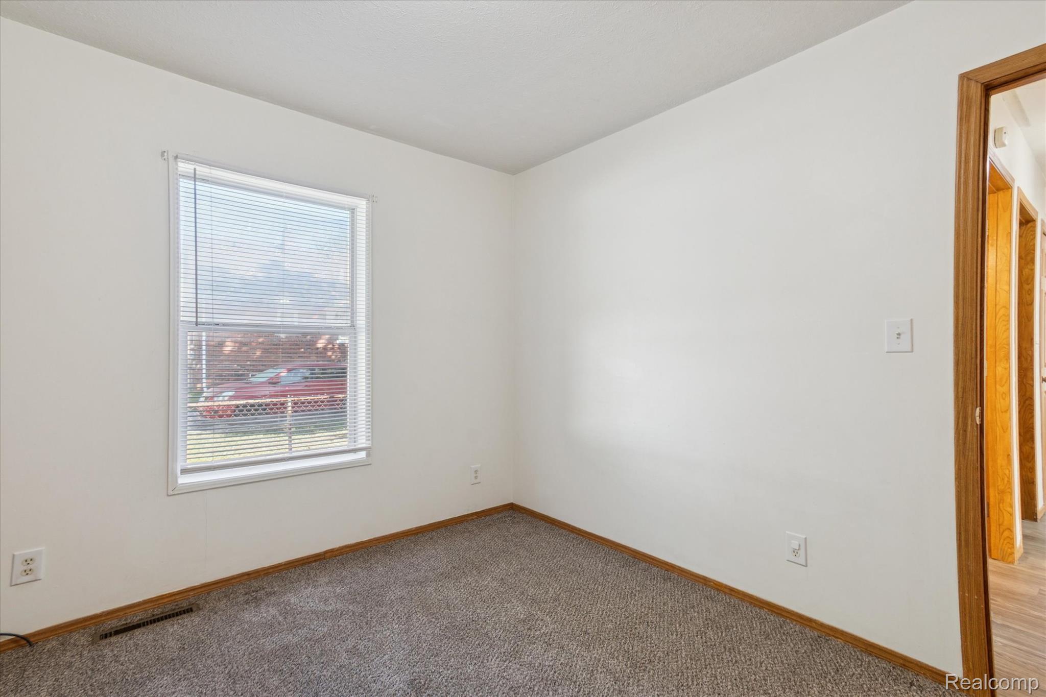 4004 Howe Road Wayne, MI 48184 - Photo 28 of 42 32-4004-Howe-Rd-Windowstill.jpg