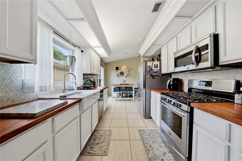 2012 Bridgehampton Place Brandon, FL 33511 - Photo 10 of 32 Gallery Image 10