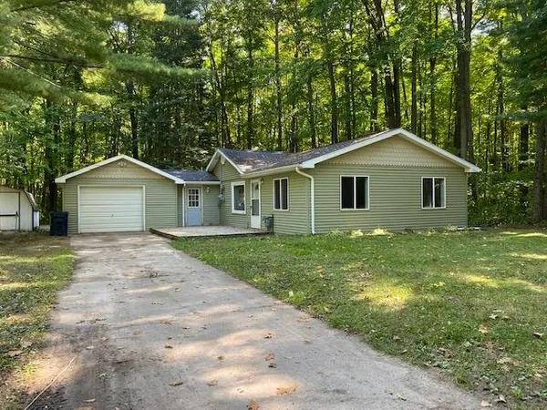 $152,900 | 1304 James Street, Harrison, MI 48625