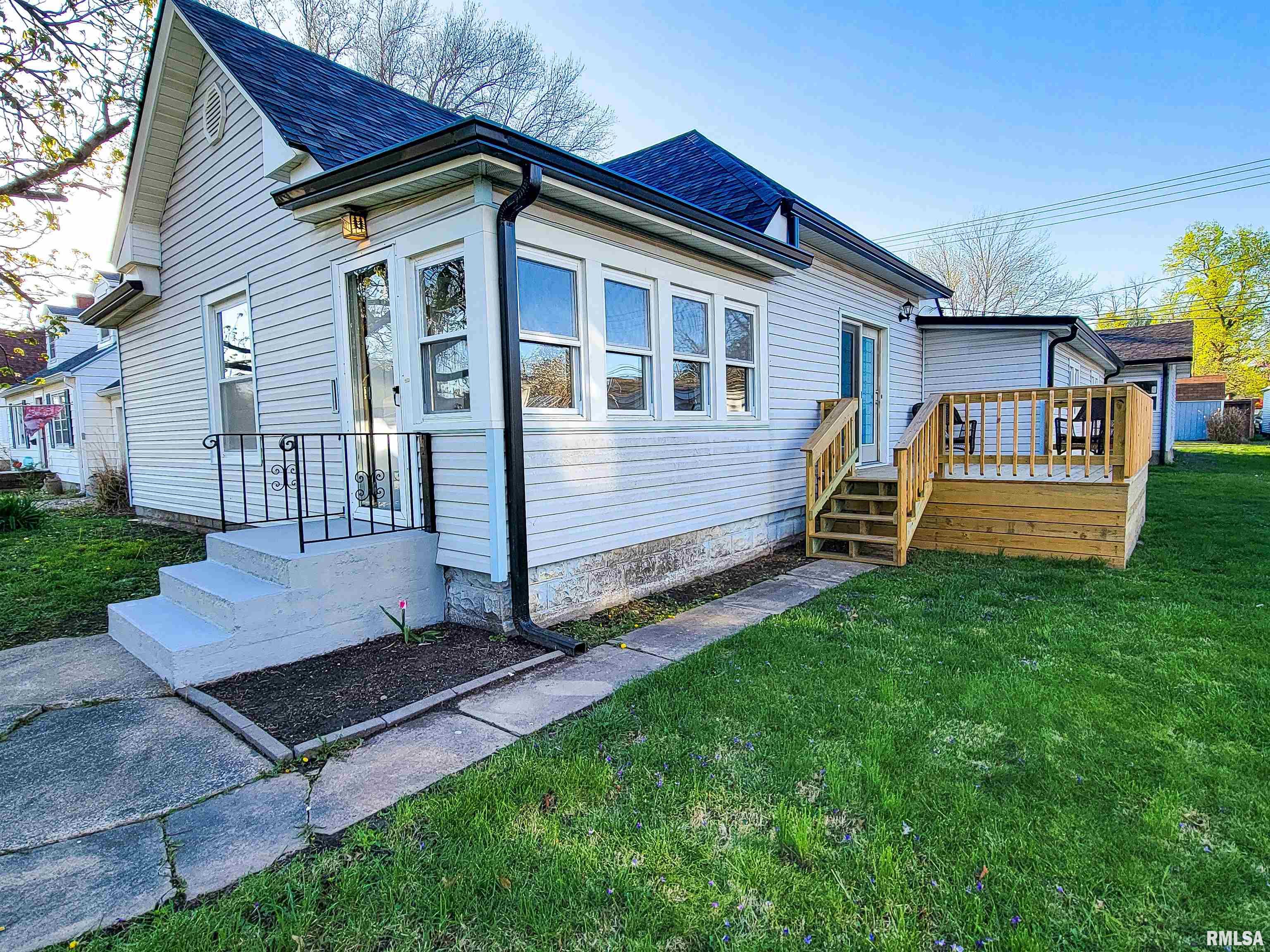 427 East 4th Street Flora, IL 62839 - Photo 1 of 77 Gallery Image 1