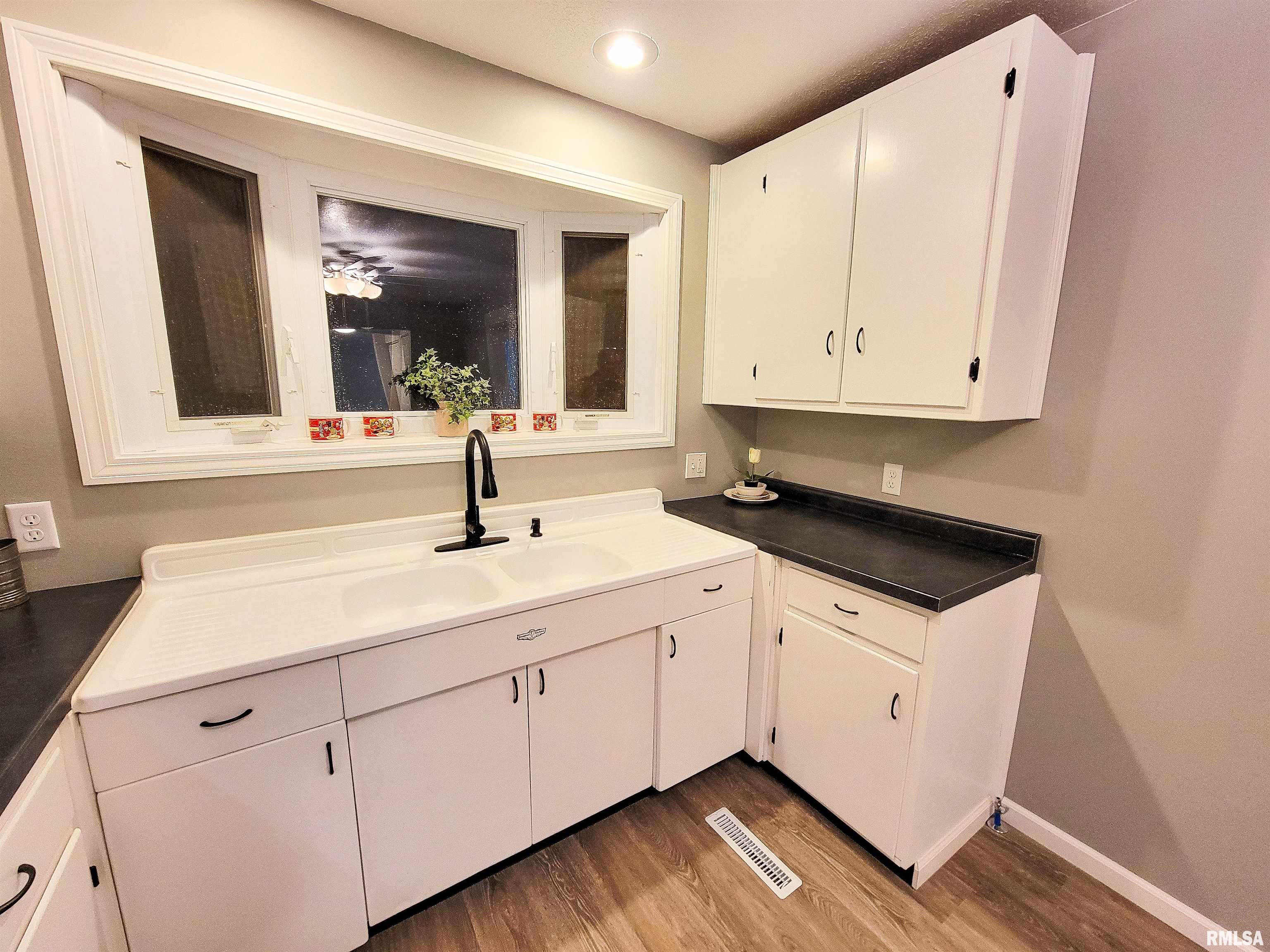 427 East 4th Street Flora, IL 62839 - Photo 24 of 77 Gallery Image 24