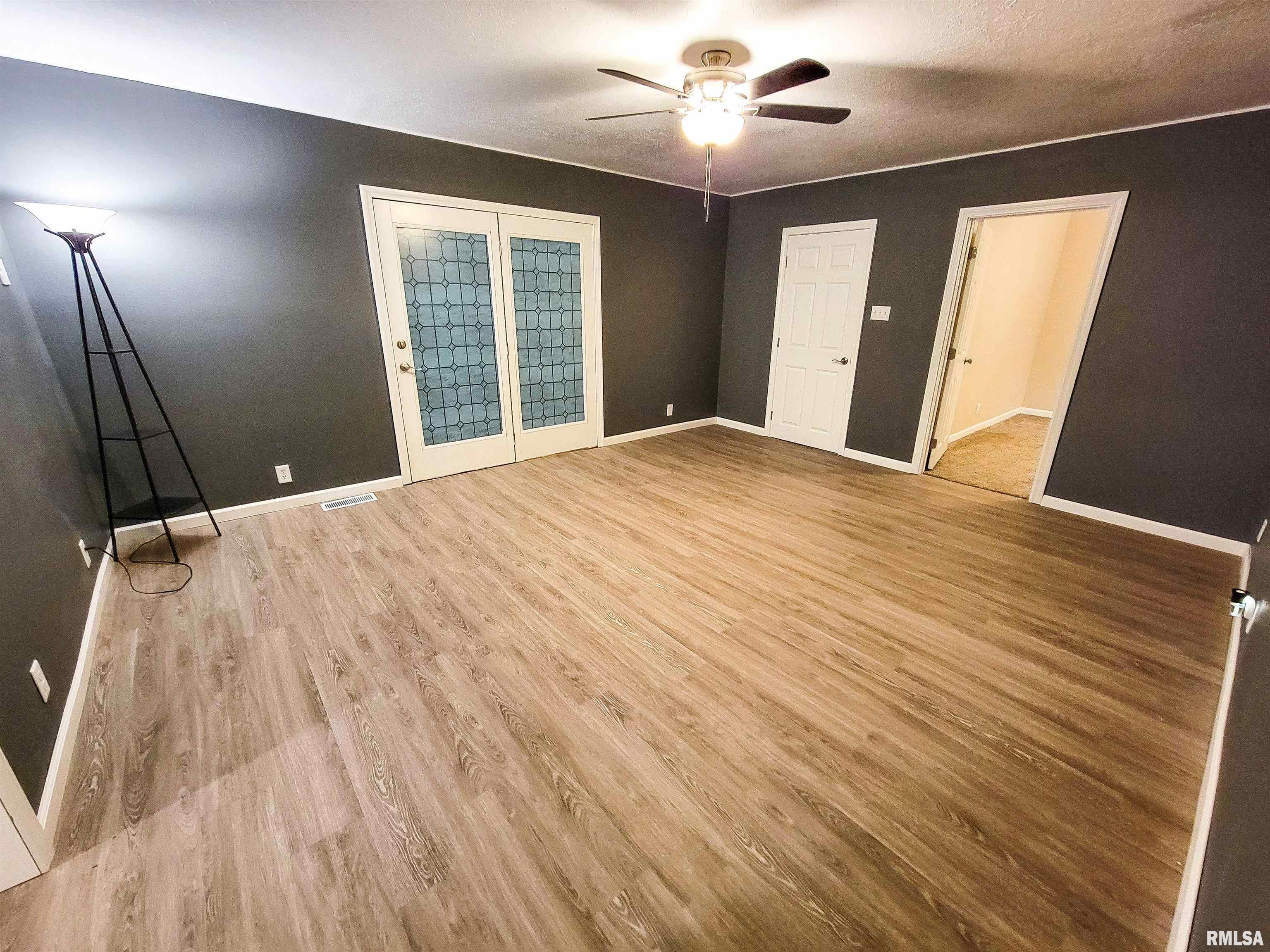 427 East 4th Street Flora, IL 62839 - Photo 4 of 77 Gallery Image 4