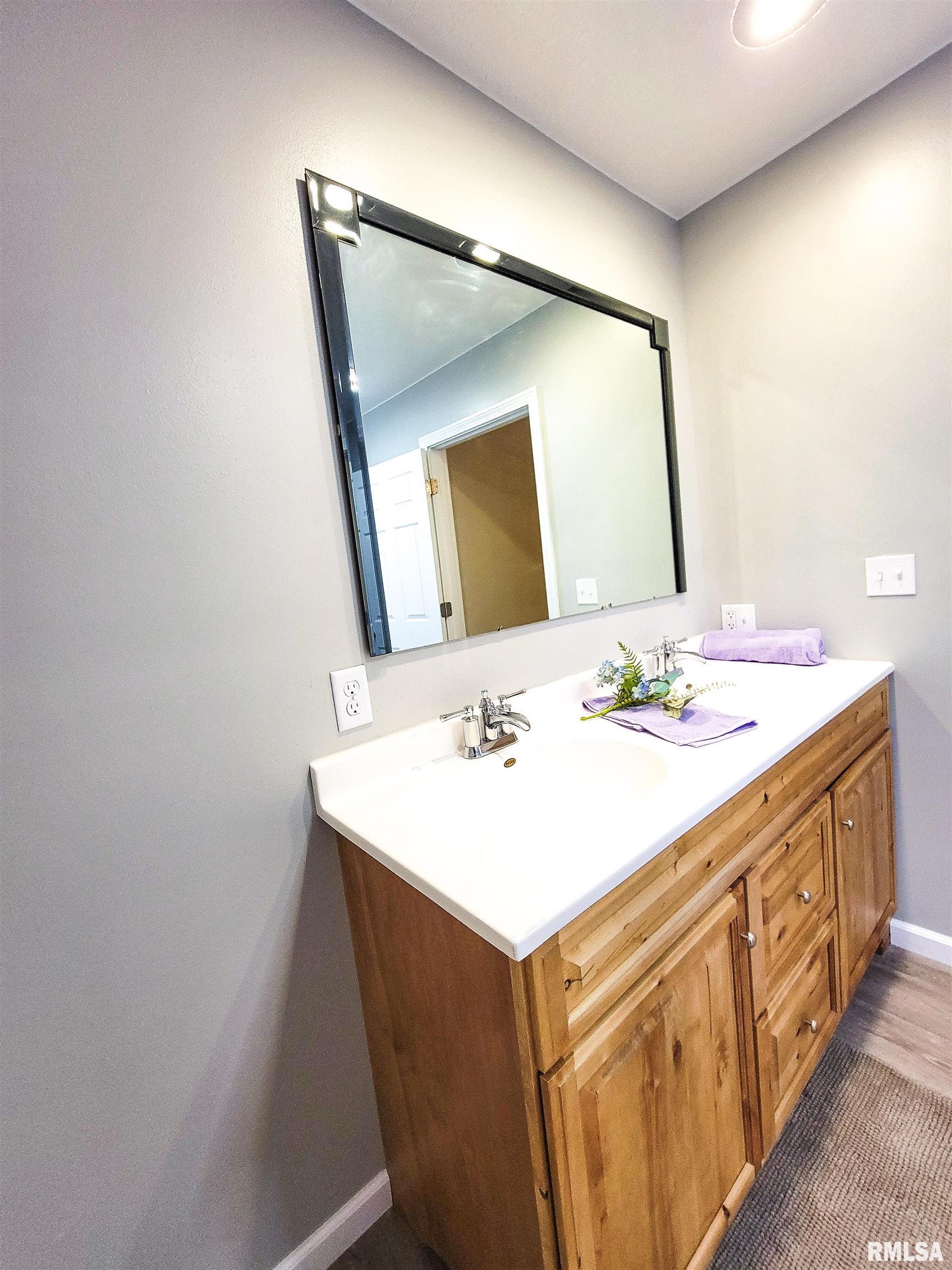 427 East 4th Street Flora, IL 62839 - Photo 43 of 77 Gallery Image 43