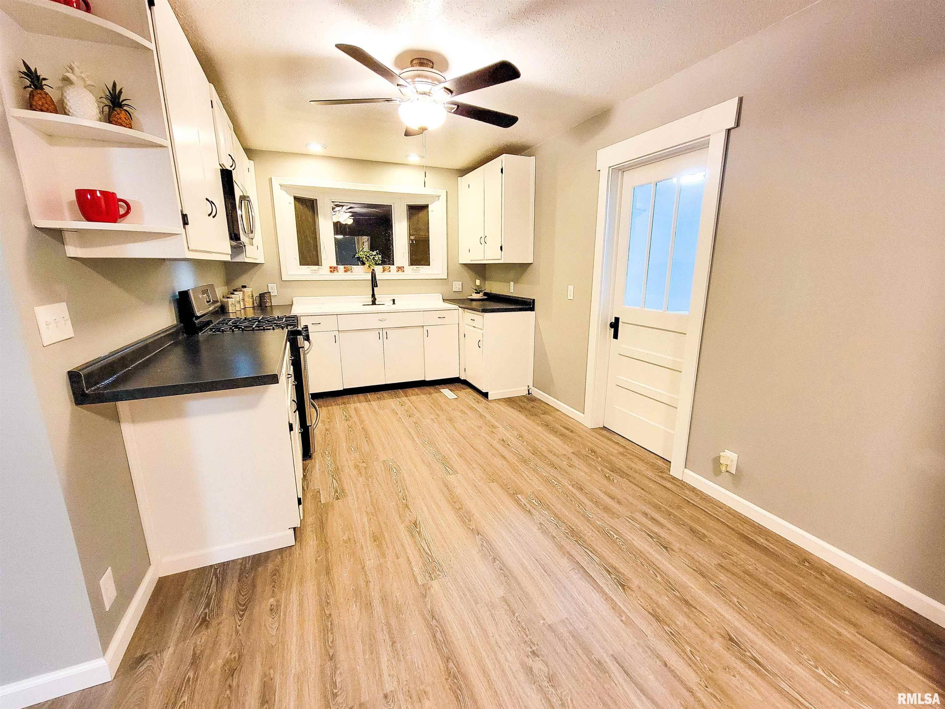 427 East 4th Street Flora, IL 62839 - Photo 5 of 77 Gallery Image 5