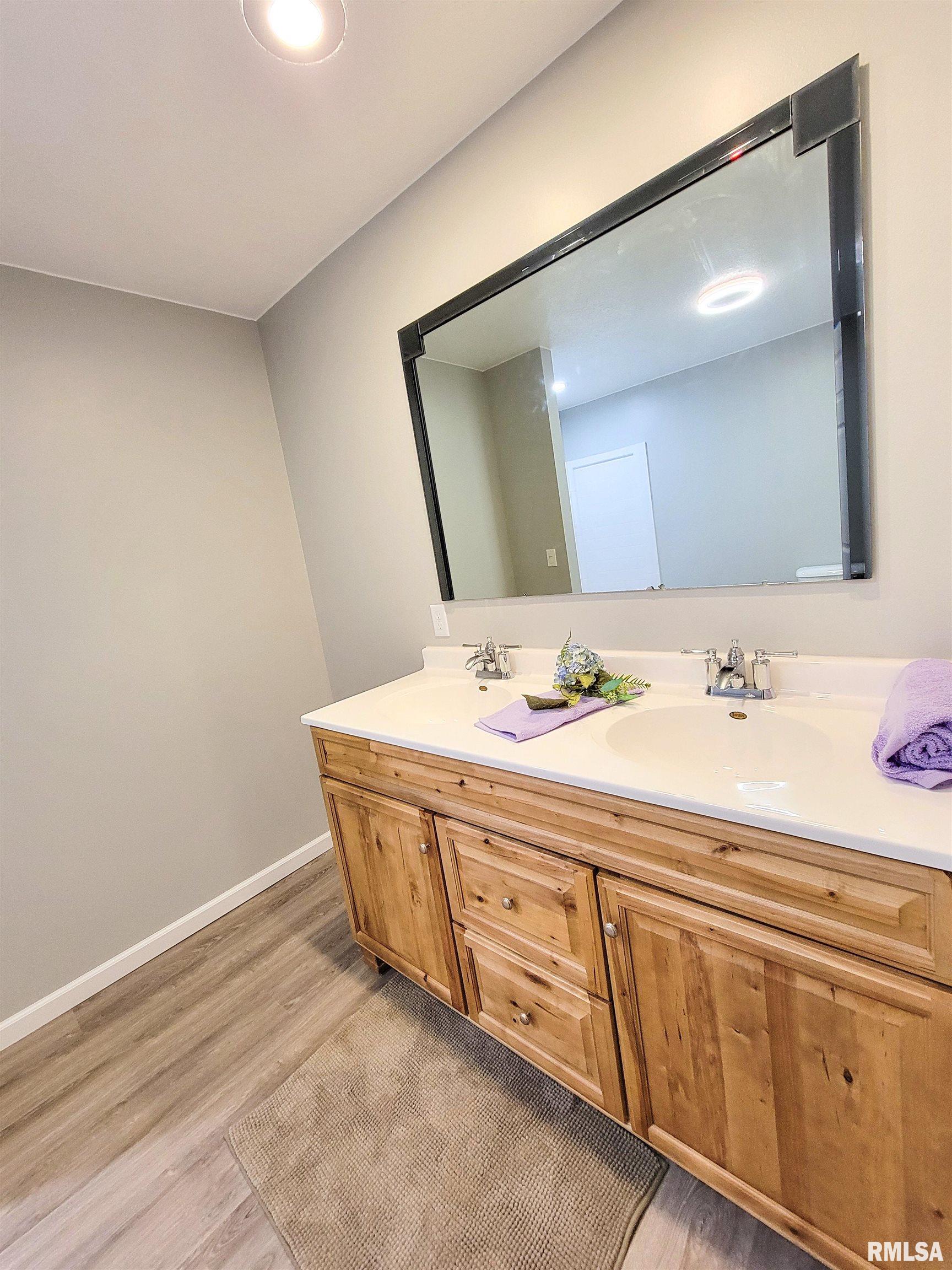 427 East 4th Street Flora, IL 62839 - Photo 8 of 77 Gallery Image 8