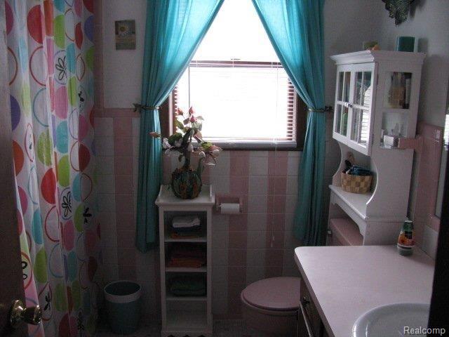 20690 29 Mile Road Ray, MI 48096 - Photo 14 of 25 Full Bath.JPG