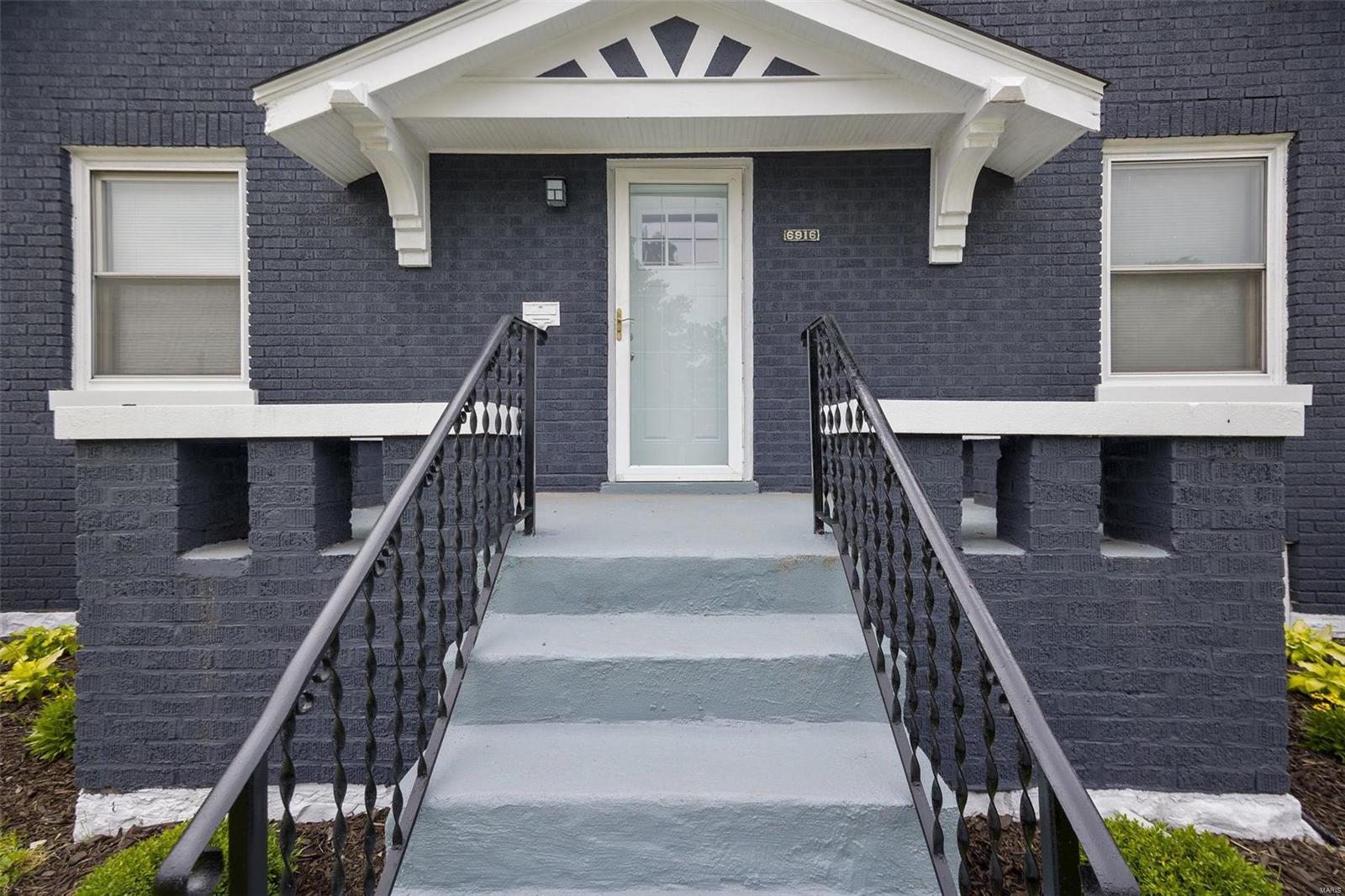 6916 Natural Bridge Road St. Louis, MO 63121 - Photo 3 of 33