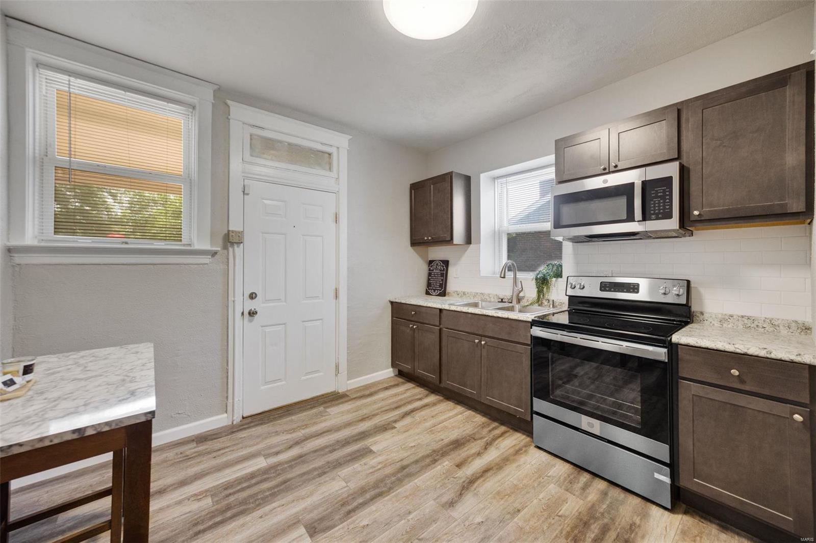 6916 Natural Bridge Road St. Louis, MO 63121 - Photo 8 of 33