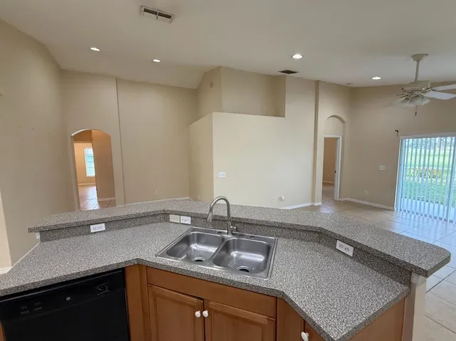 $2,600 | 6226 Bobby Jones Court, Palmetto, FL 34221