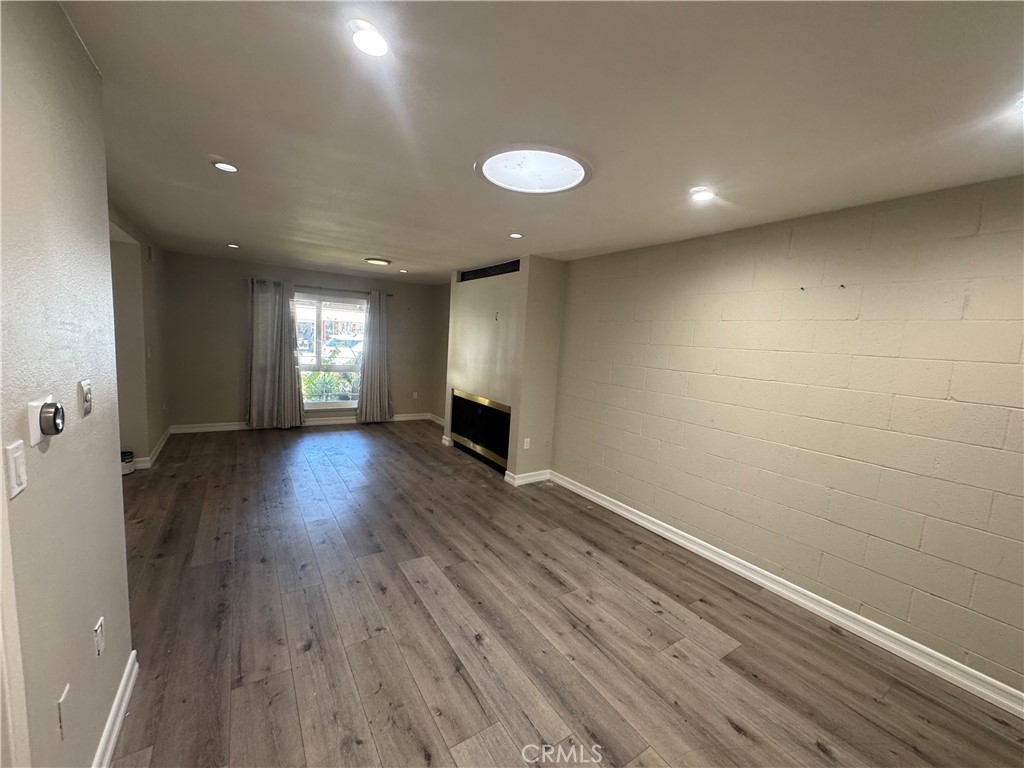 18914 Circle Of The Oaks Newhall, CA 91321 - Photo 3 of 13