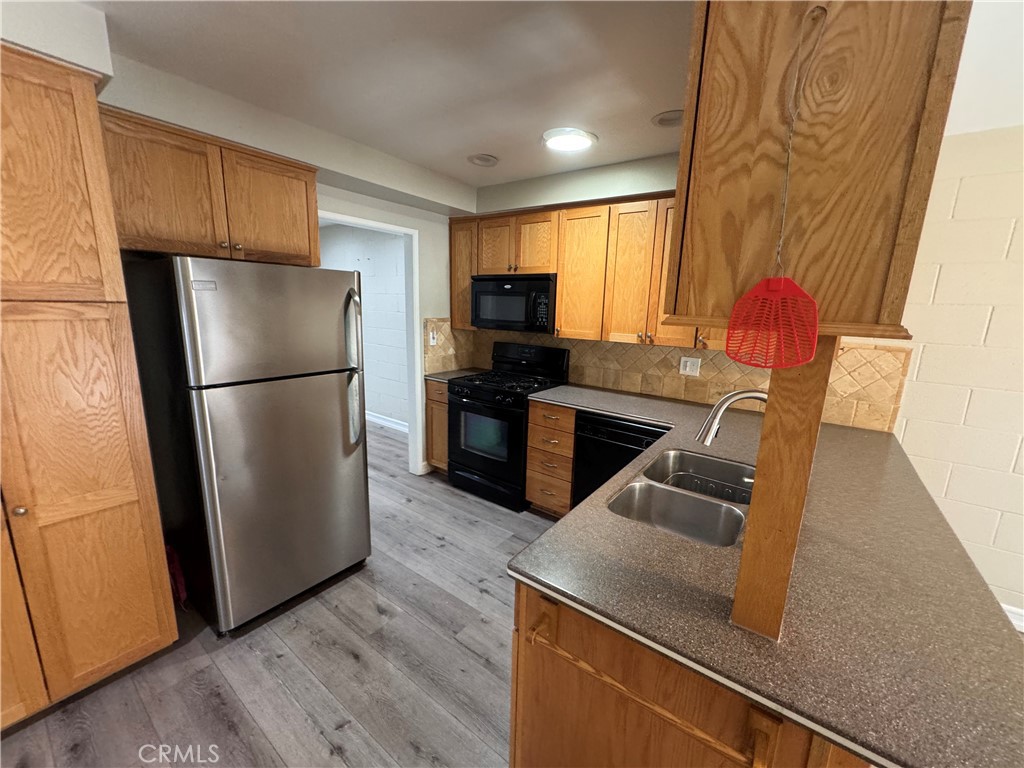 18914 Circle Of The Oaks Newhall, CA 91321 - Photo 4 of 13