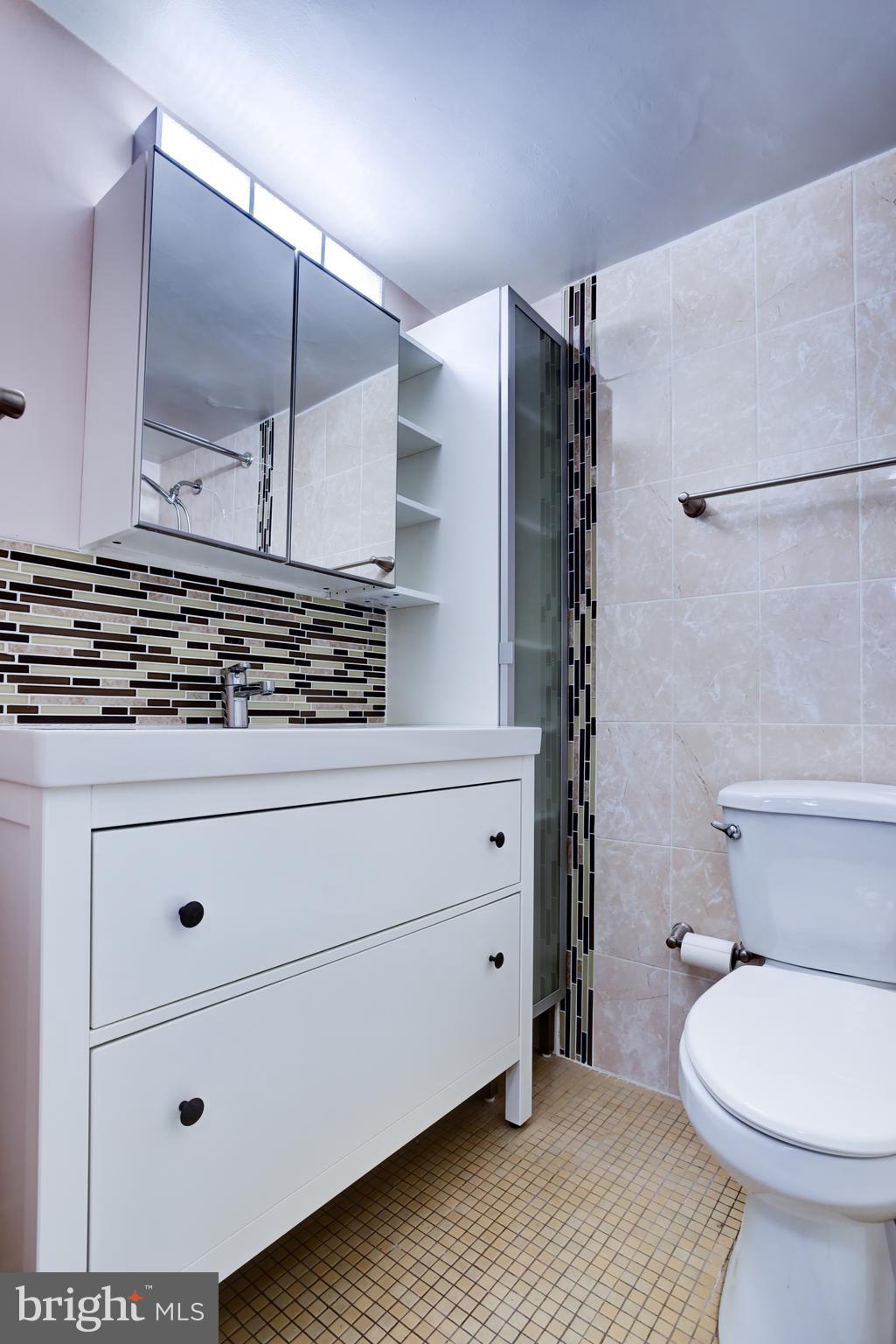 950 25th Street Northwest, Unit 927N Washington, DC 20037 - Photo 23 of 32 Bathroom