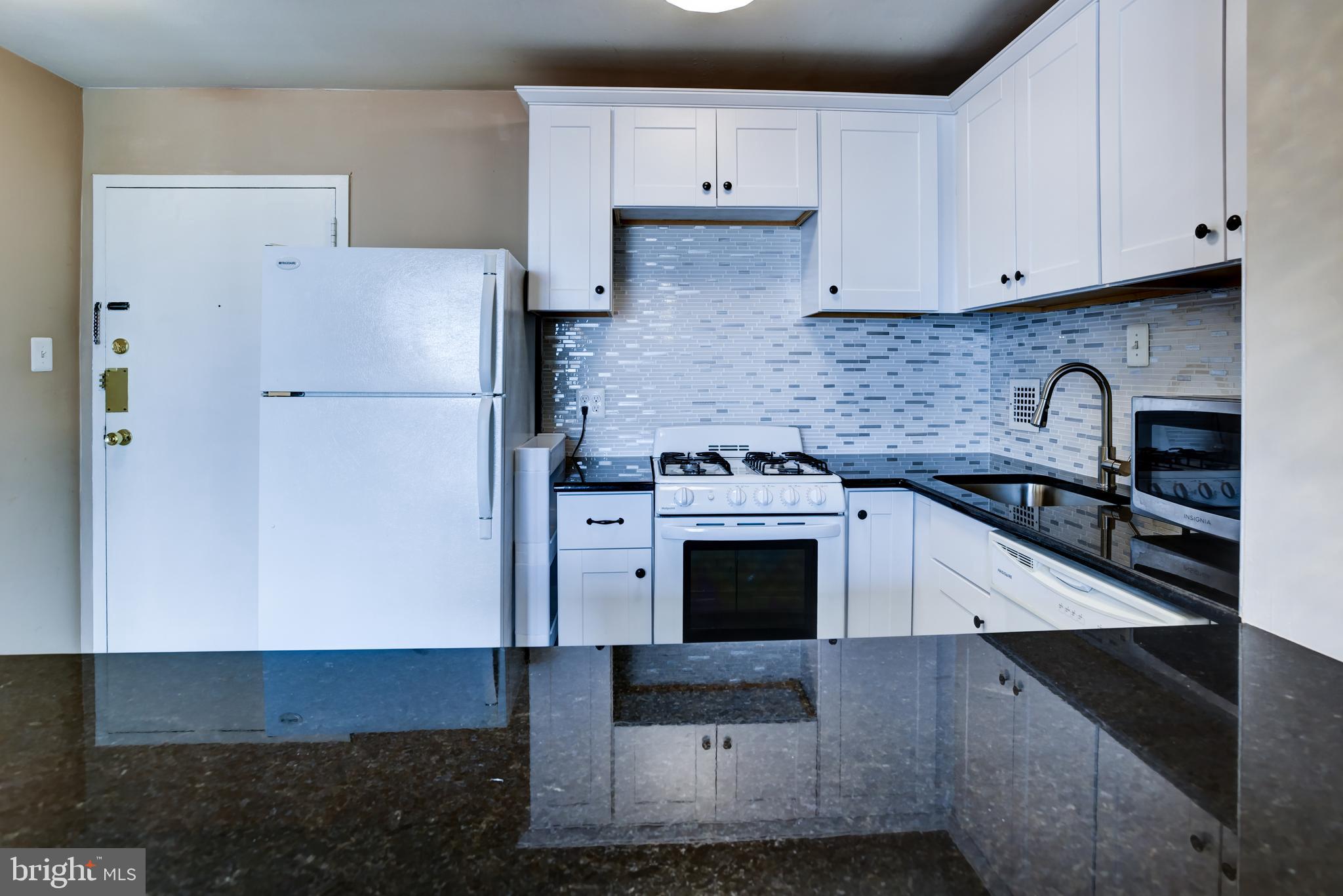 950 25th Street Northwest, Unit 927N Washington, DC 20037 - Photo 10 of 32 Kitchen