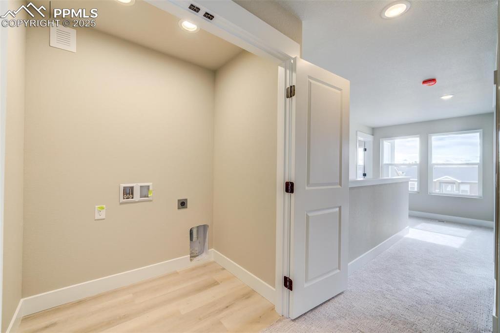 205 High Meadows Drive Florence, CO 81226 - Photo 20 of 28 a bathroom with a tub shower and sink