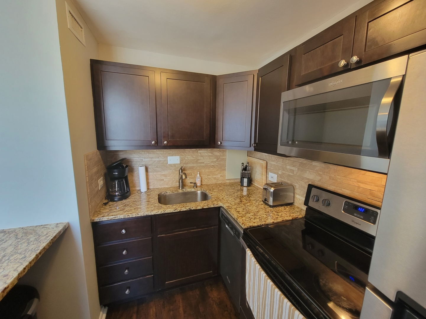 5701 North Sheridan Road, Unit 17D Chicago, IL 60660 - Photo 8 of 20