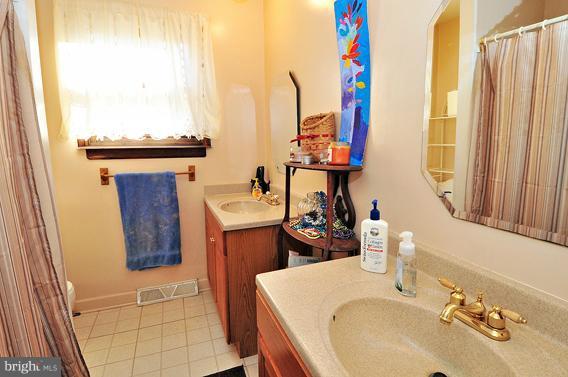 134 Magothy Beach Road Pasadena, MD 21122 - Photo 7 of 16 Bath