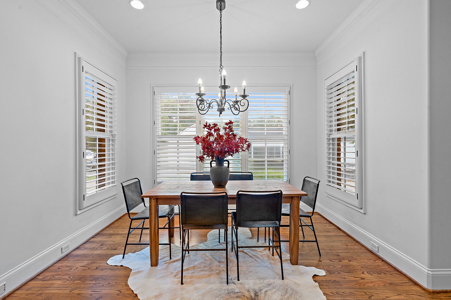 6231 Bresslyn Road Nashville, TN 37205 - Photo 16 of 59 Sunny breakfast room - custom shutters throughout home!
