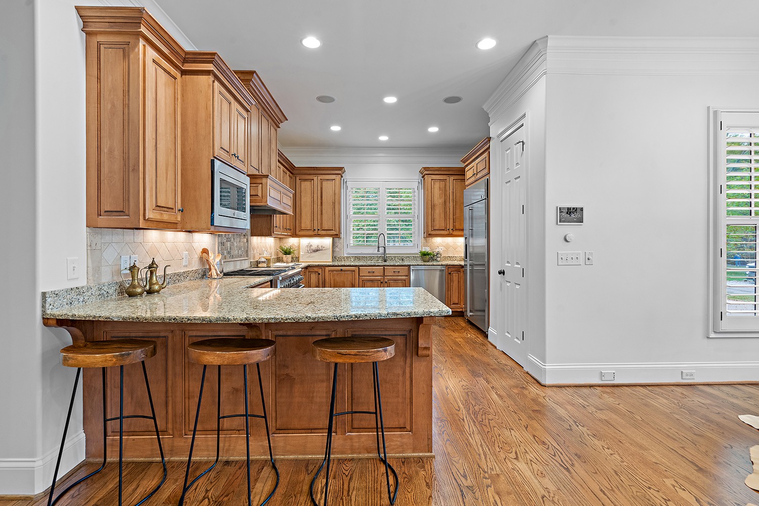 6231 Bresslyn Road Nashville, TN 37205 - Photo 17 of 59 Eat-in kitchen w/breakfast bar