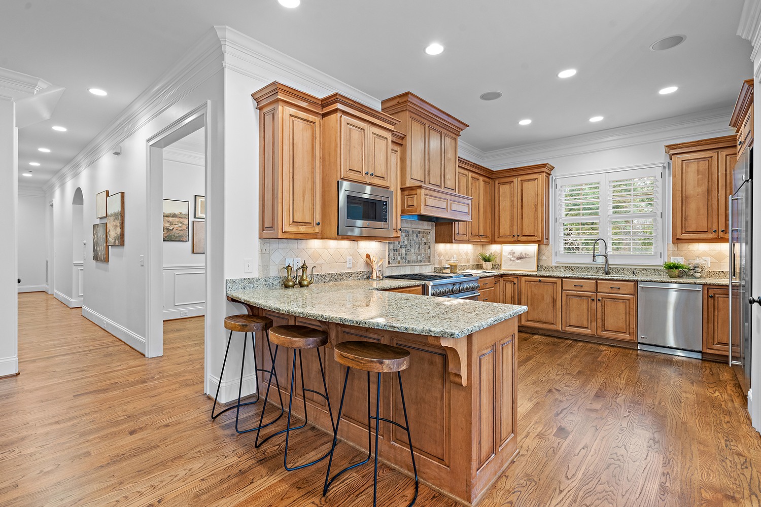 6231 Bresslyn Road Nashville, TN 37205 - Photo 18 of 59 Wood cabinets w/under cabinet lighting
