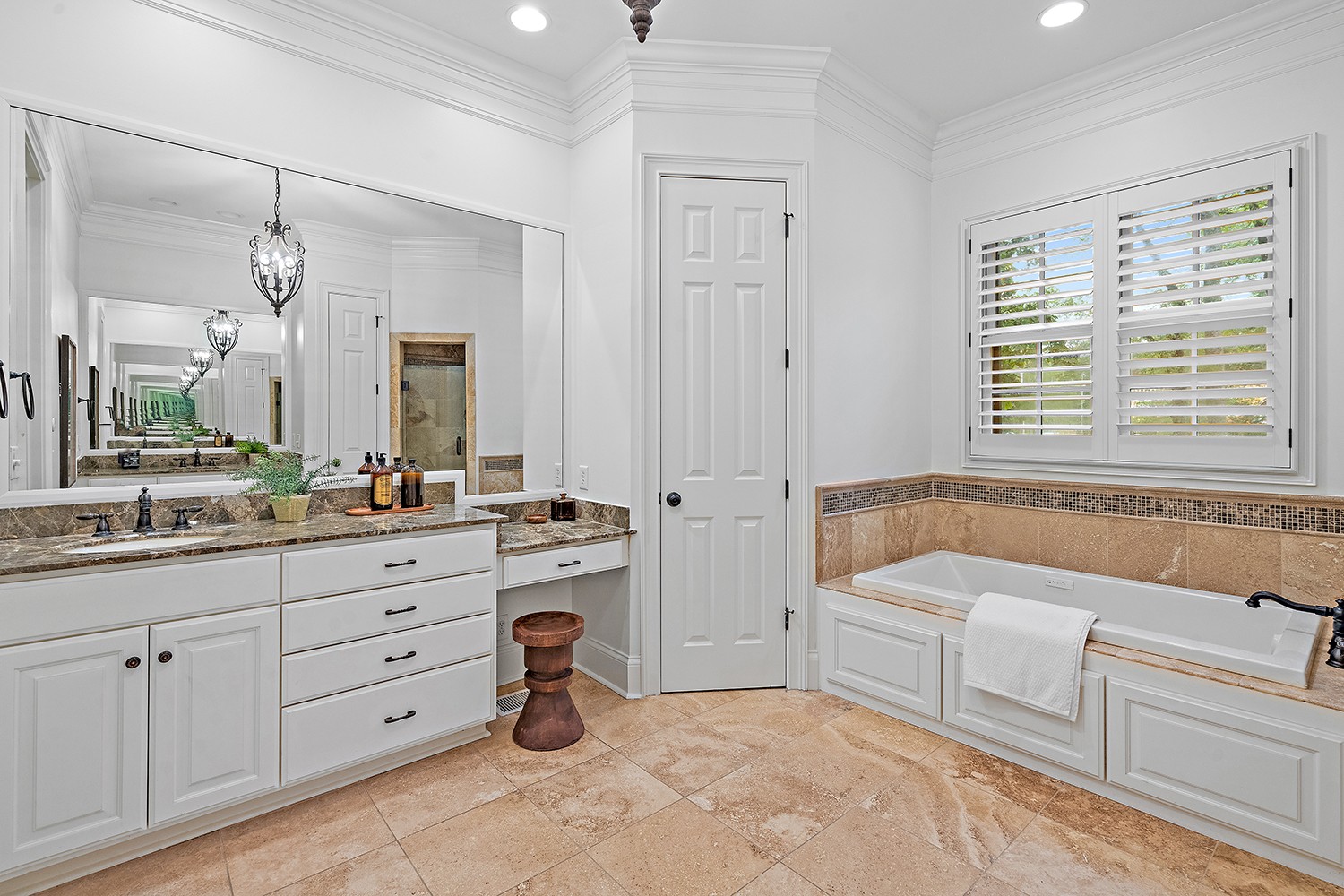 6231 Bresslyn Road Nashville, TN 37205 - Photo 28 of 59 Beautiful spa bathroom w/double vanities + built-in dressing table