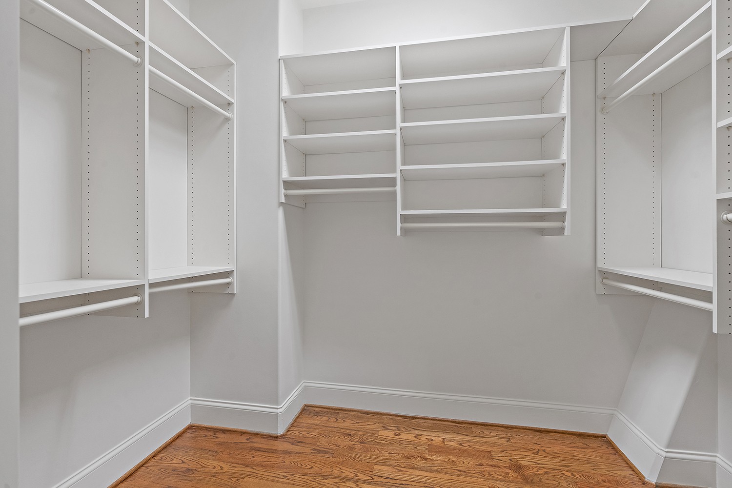 6231 Bresslyn Road Nashville, TN 37205 - Photo 30 of 59 Large walk-in closet in primary