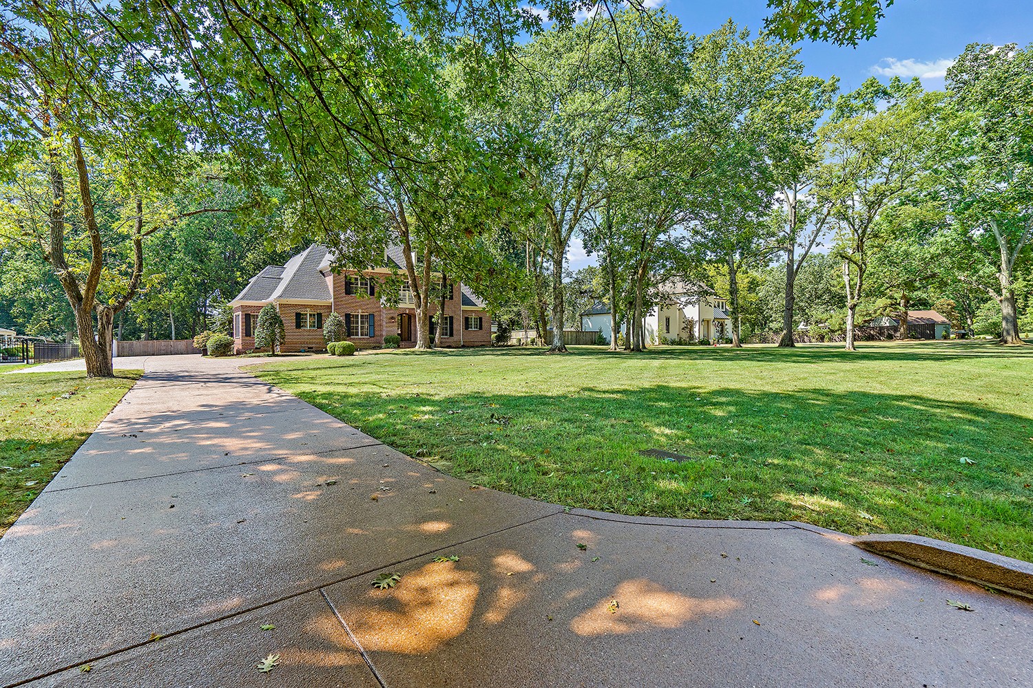 6231 Bresslyn Road Nashville, TN 37205 - Photo 3 of 59 Almost an acre of well-maintained land